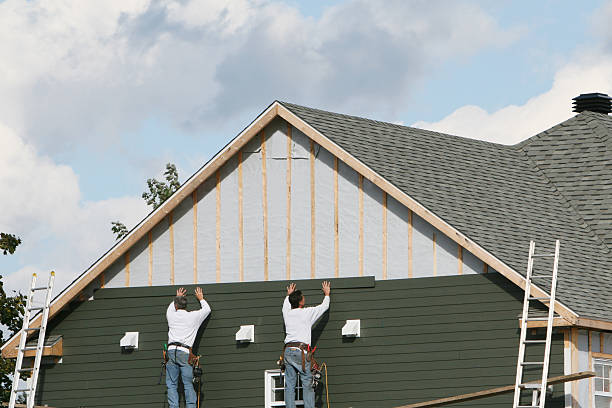 Professional Siding Replacement technician working in Hamilton, TX